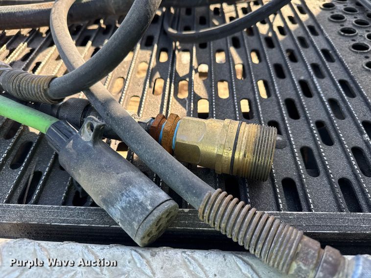 image for item EG6320 2007 Kenworth T800 semi truck