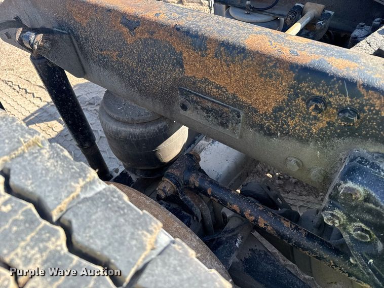 image for item EG6320 2007 Kenworth T800 semi truck