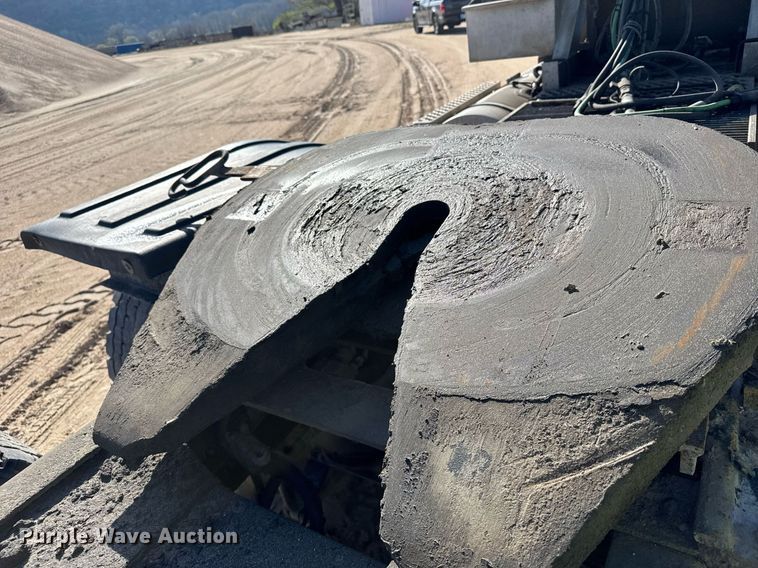 image for item EG6320 2007 Kenworth T800 semi truck