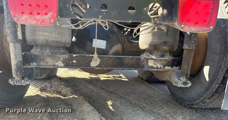 image for item EG6320 2007 Kenworth T800 semi truck