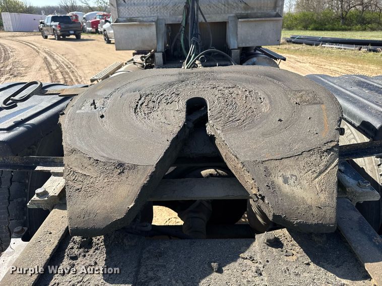 image for item EG6320 2007 Kenworth T800 semi truck