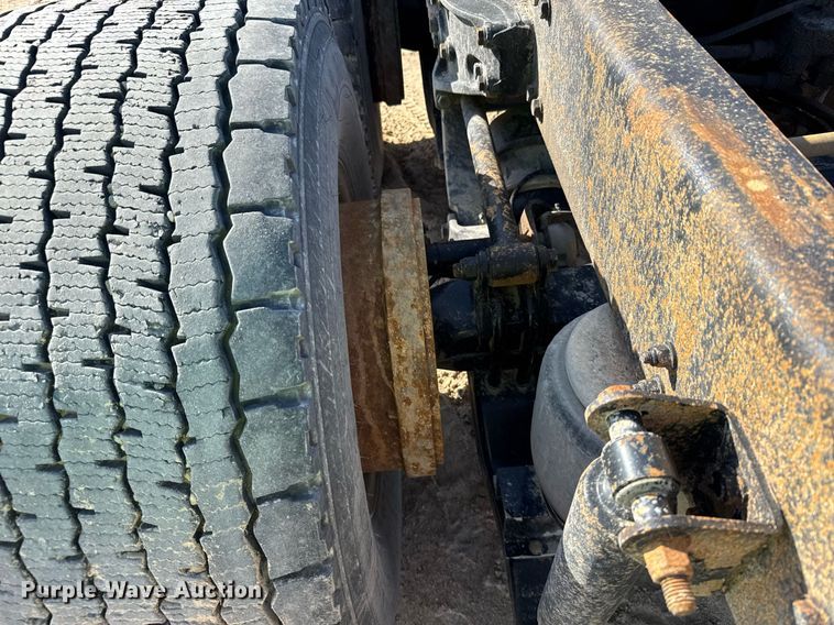 image for item EG6320 2007 Kenworth T800 semi truck