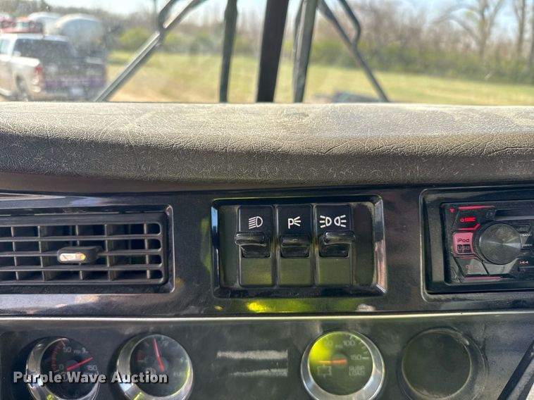 image for item EG6320 2007 Kenworth T800 semi truck