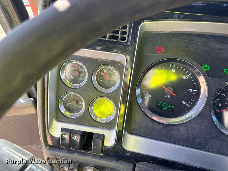 image for item EG6320 2007 Kenworth T800 semi truck