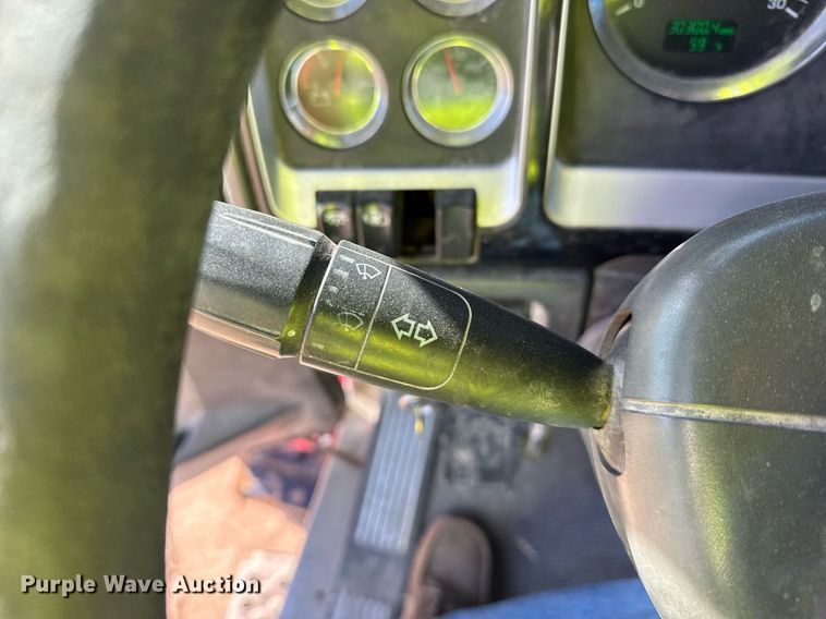 image for item EG6320 2007 Kenworth T800 semi truck