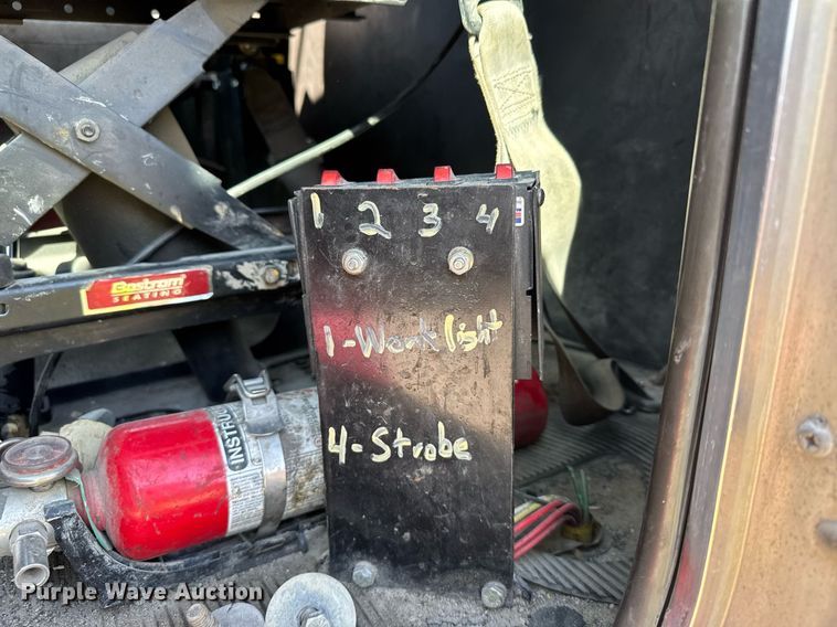 image for item EG6320 2007 Kenworth T800 semi truck