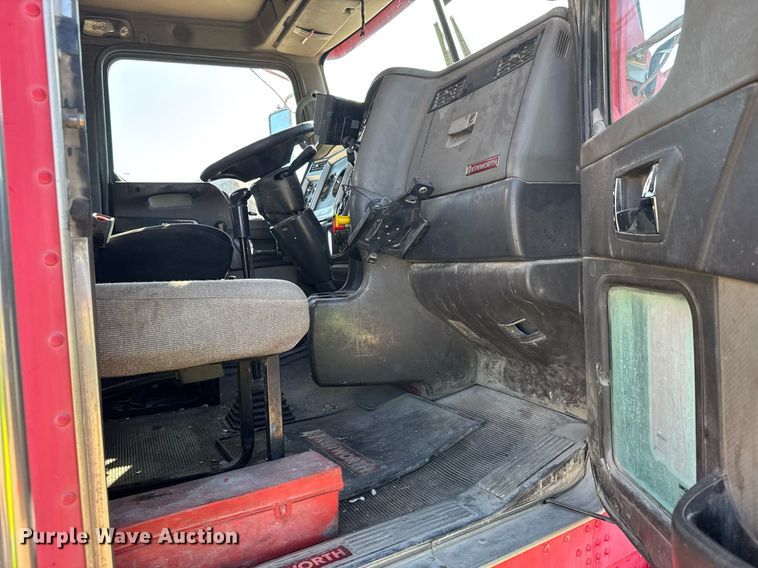 image for item EG6320 2007 Kenworth T800 semi truck