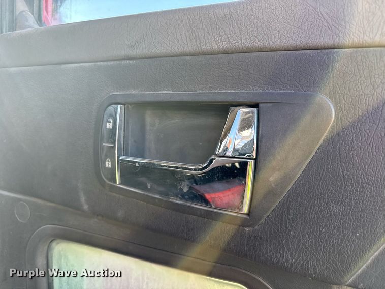 image for item EG6320 2007 Kenworth T800 semi truck