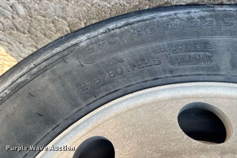 image for item EG6320 2007 Kenworth T800 semi truck