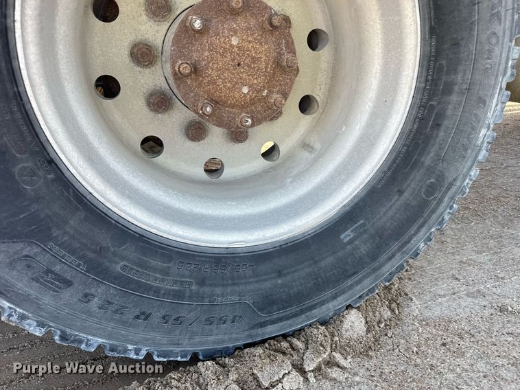 image for item EG6320 2007 Kenworth T800 semi truck