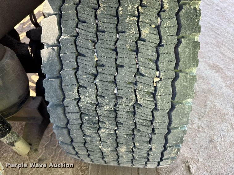 image for item EG6320 2007 Kenworth T800 semi truck