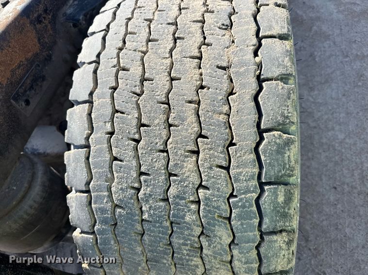 image for item EG6320 2007 Kenworth T800 semi truck