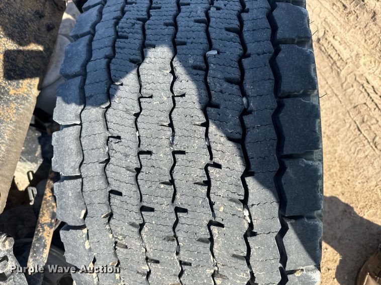 image for item EG6320 2007 Kenworth T800 semi truck