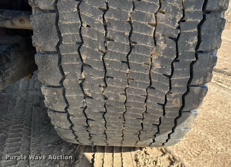 image for item EG6320 2007 Kenworth T800 semi truck