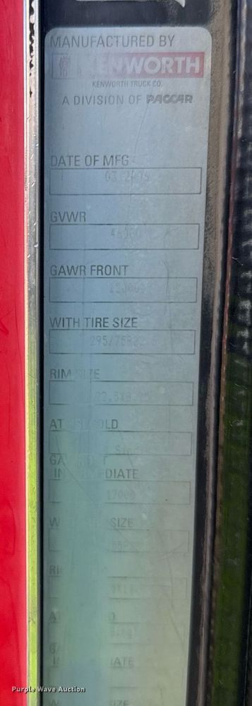 image for item EG6320 2007 Kenworth T800 semi truck