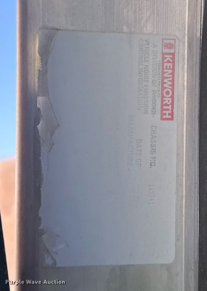 image for item EG6320 2007 Kenworth T800 semi truck