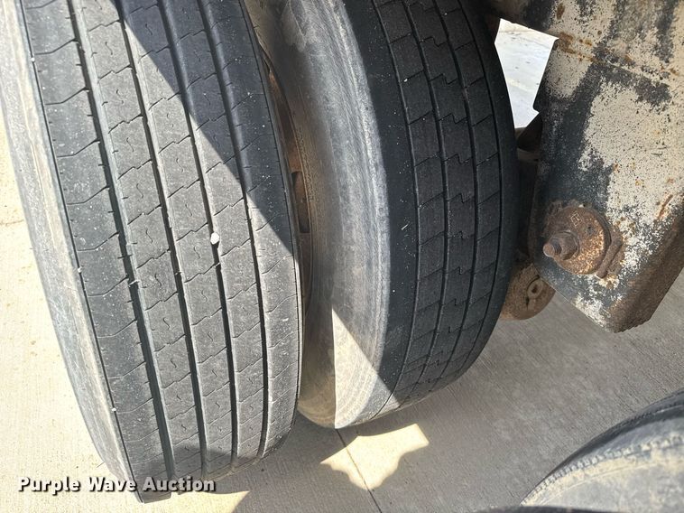 image for item EG6351 2002 Great Dane 7411TP-SA dry van trailer