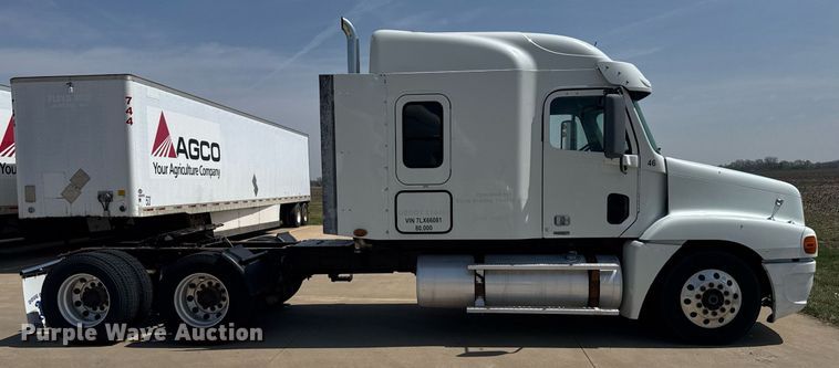 image for item EG6352 2007 Freightliner Century Class semi truck