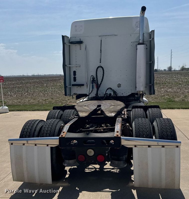 image for item EG6352 2007 Freightliner Century Class semi truck