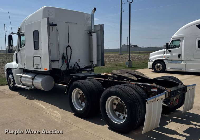 image for item EG6352 2007 Freightliner Century Class semi truck