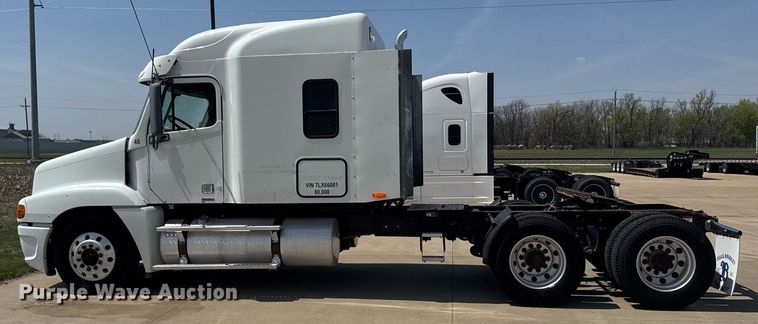 image for item EG6352 2007 Freightliner Century Class semi truck