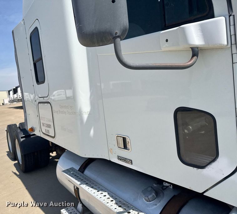 image for item EG6352 2007 Freightliner Century Class semi truck