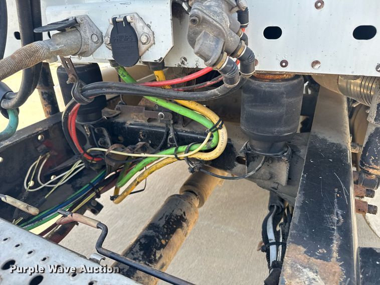 image for item EG6352 2007 Freightliner Century Class semi truck