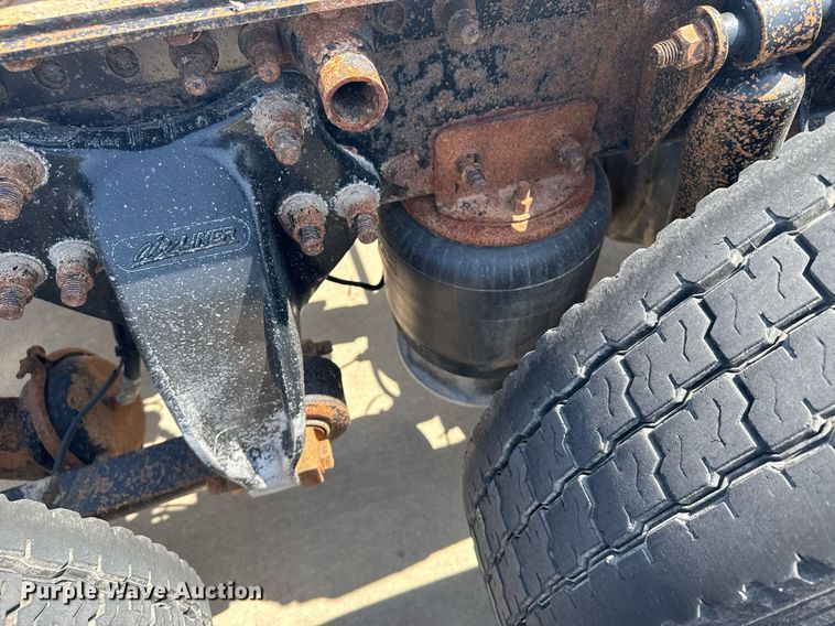 image for item EG6352 2007 Freightliner Century Class semi truck