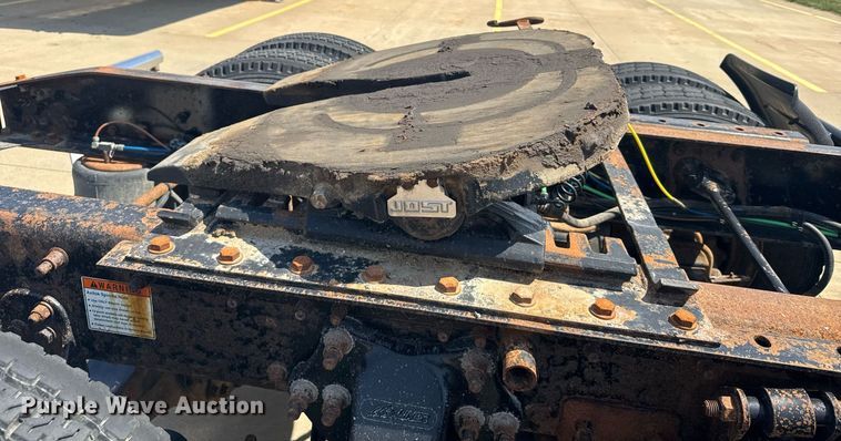 image for item EG6352 2007 Freightliner Century Class semi truck