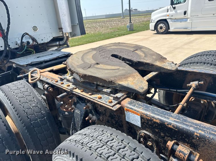 image for item EG6352 2007 Freightliner Century Class semi truck