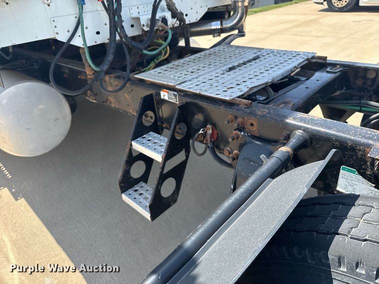 image for item EG6352 2007 Freightliner Century Class semi truck