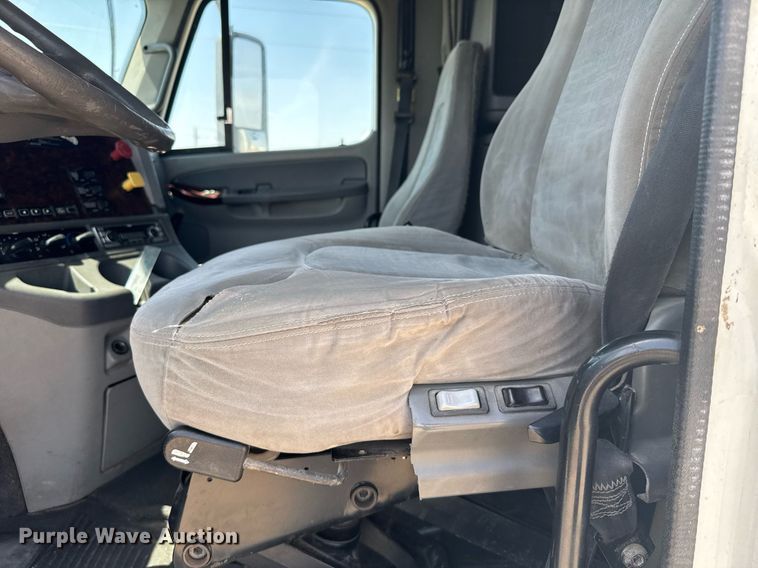 image for item EG6352 2007 Freightliner Century Class semi truck