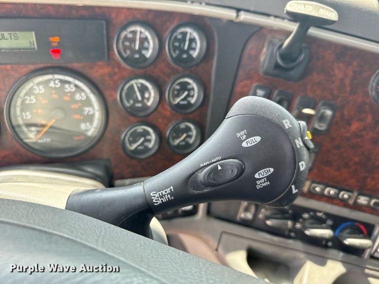 image for item EG6352 2007 Freightliner Century Class semi truck