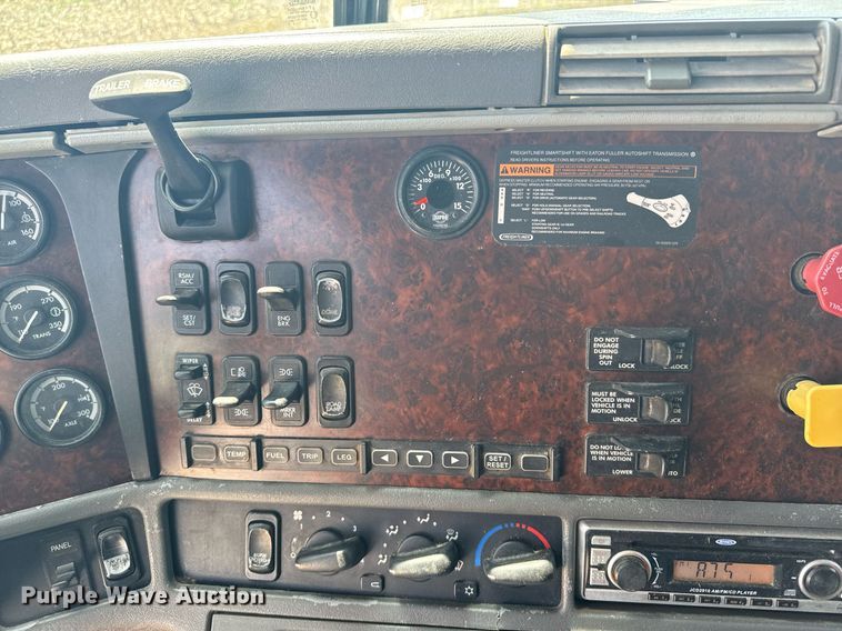 image for item EG6352 2007 Freightliner Century Class semi truck