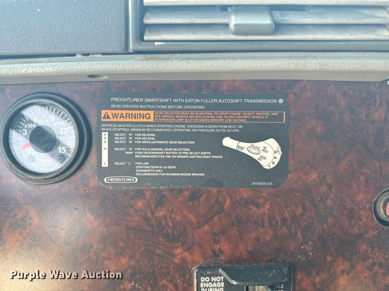 image for item EG6352 2007 Freightliner Century Class semi truck