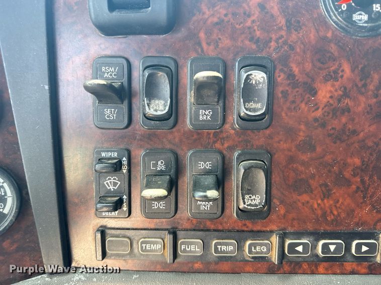 image for item EG6352 2007 Freightliner Century Class semi truck