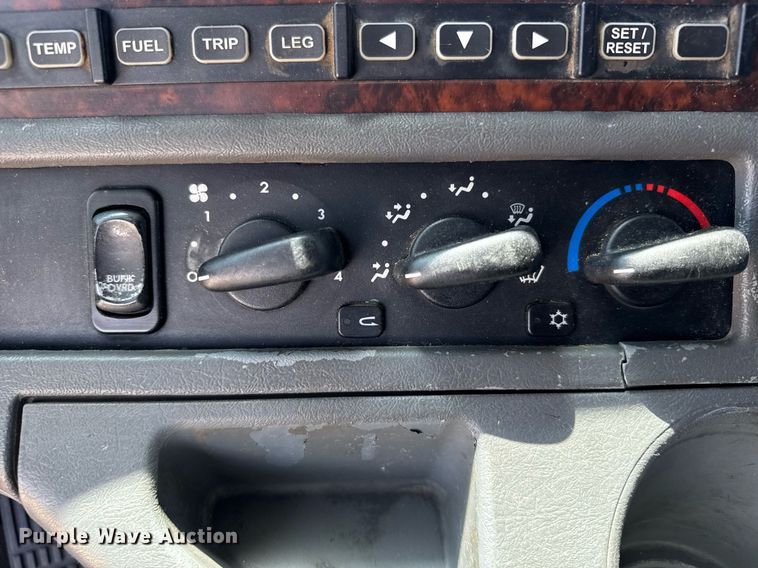 image for item EG6352 2007 Freightliner Century Class semi truck