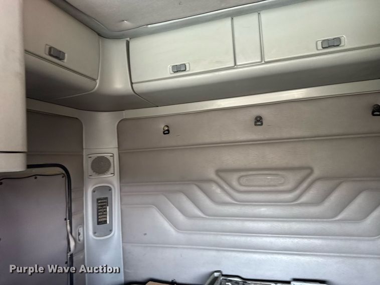 image for item EG6352 2007 Freightliner Century Class semi truck