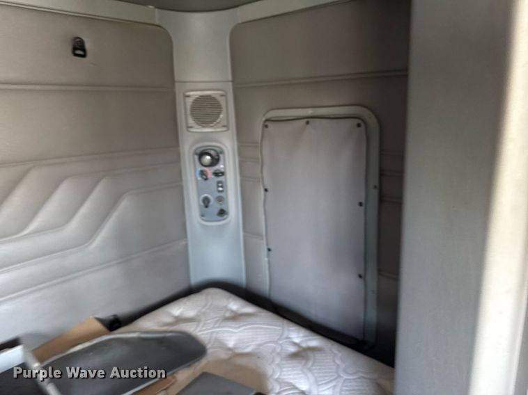 image for item EG6352 2007 Freightliner Century Class semi truck