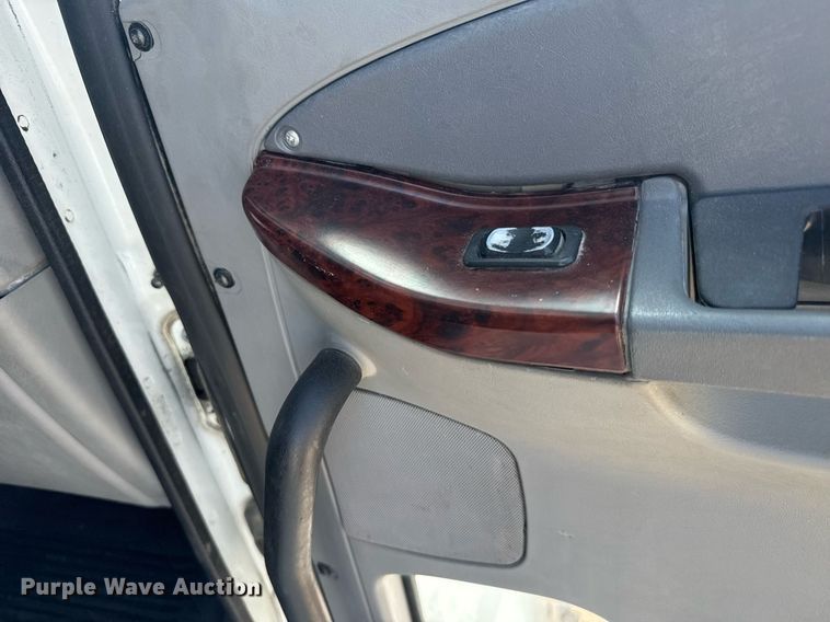 image for item EG6352 2007 Freightliner Century Class semi truck