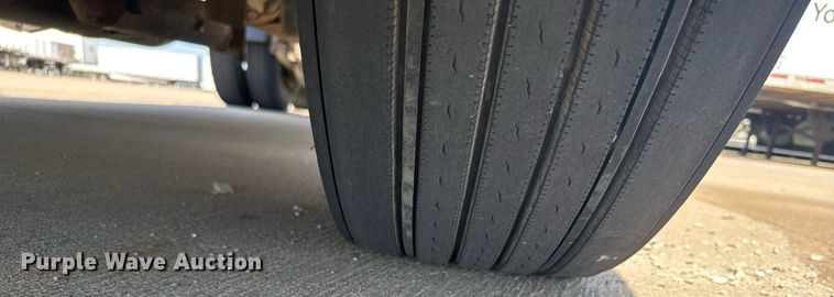 image for item EG6352 2007 Freightliner Century Class semi truck