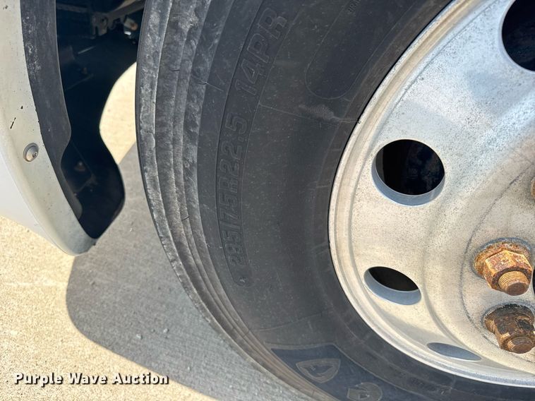 image for item EG6352 2007 Freightliner Century Class semi truck