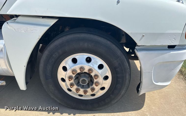 image for item EG6352 2007 Freightliner Century Class semi truck