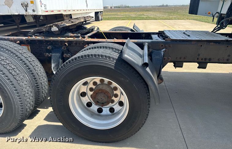 image for item EG6352 2007 Freightliner Century Class semi truck