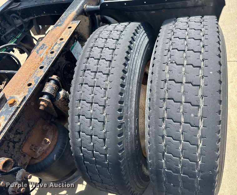 image for item EG6352 2007 Freightliner Century Class semi truck