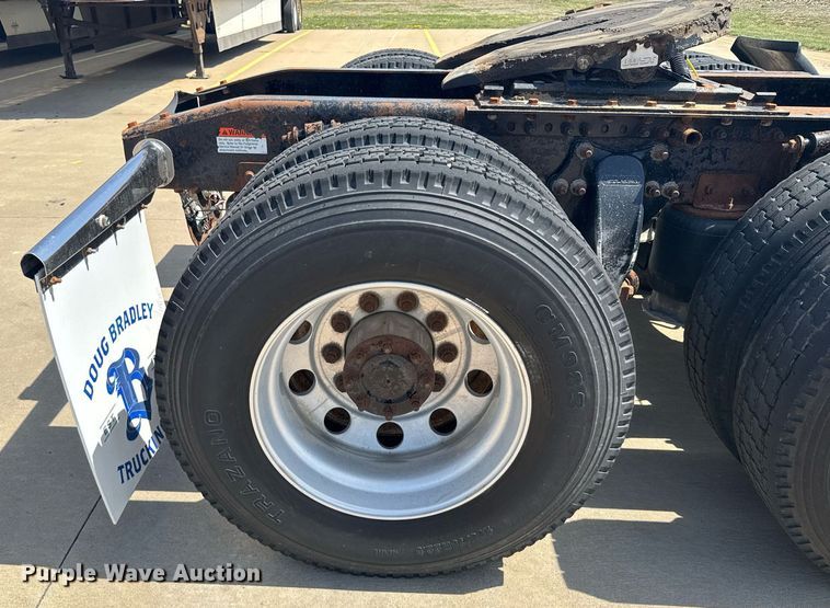 image for item EG6352 2007 Freightliner Century Class semi truck