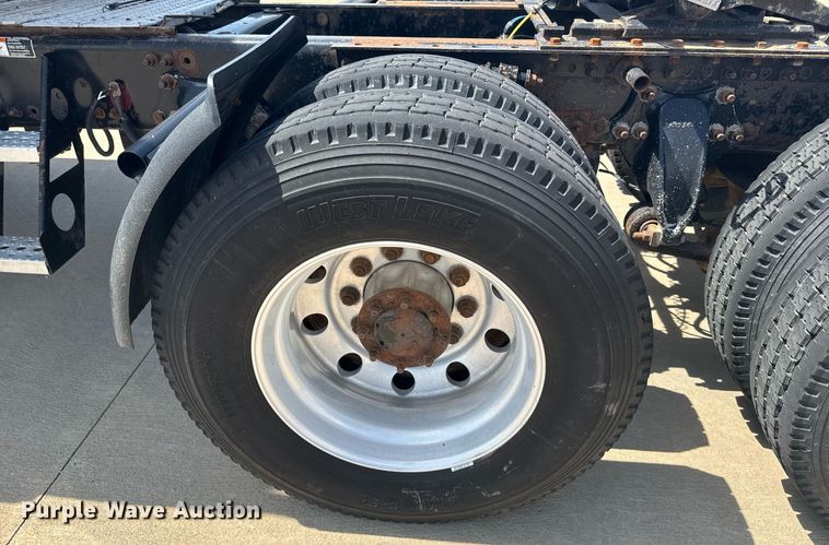 image for item EG6352 2007 Freightliner Century Class semi truck