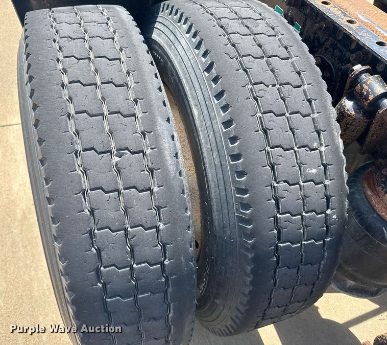 image for item EG6352 2007 Freightliner Century Class semi truck