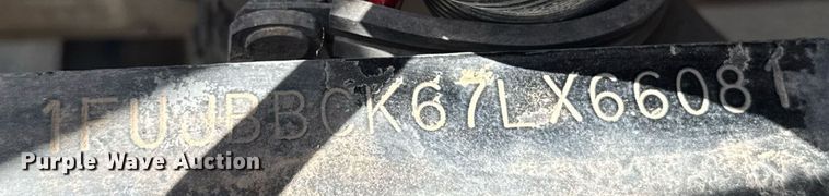 image for item EG6352 2007 Freightliner Century Class semi truck