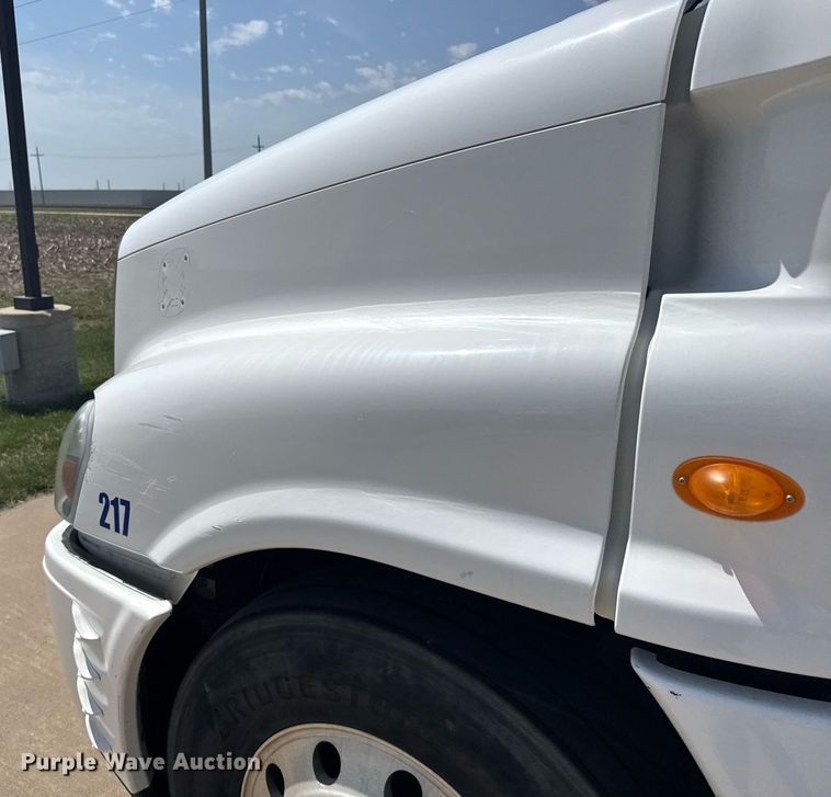 image for item EG6354 2014 Freightliner Cascadia semi truck